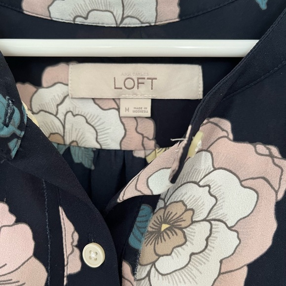 PRICE DROP! ✨ LOFT floral sleeveless blouse - Picture 2 of 3